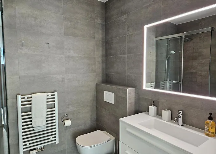 New Spacious Two Bedroom Center With Parking, Near Public Transport Λουξεμβούργο