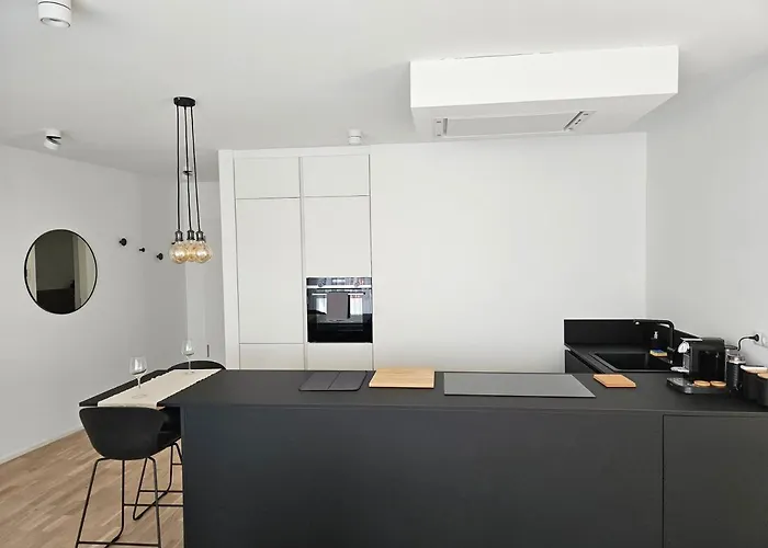 Διαμέρισμα New Spacious Two Bedroom Center With Parking, Near Public Transport